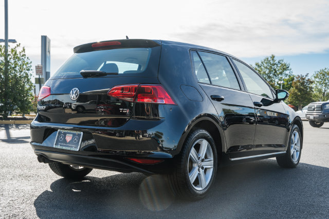 Used 2017 Volkswagen Golf Wolfsburg Edition FWD image 7