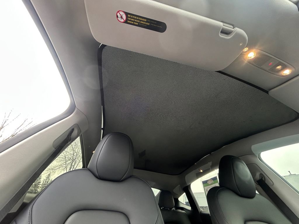 Used 2025 Tesla Model Y Performance image 27