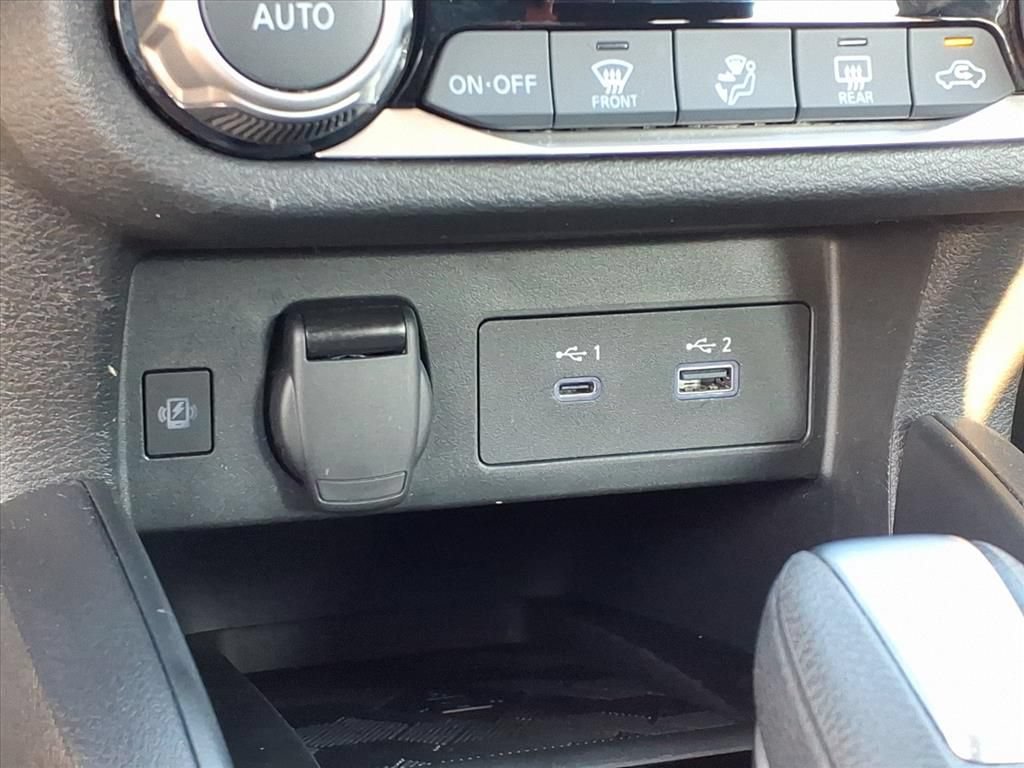 Used 2025 Nissan Versa SR w/ Trunk Package FWD image 12