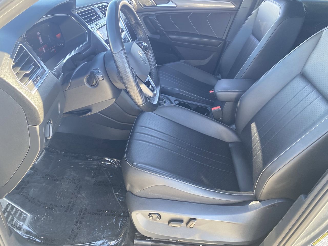 Used 2023 Volkswagen Tiguan SE R-Line image 20