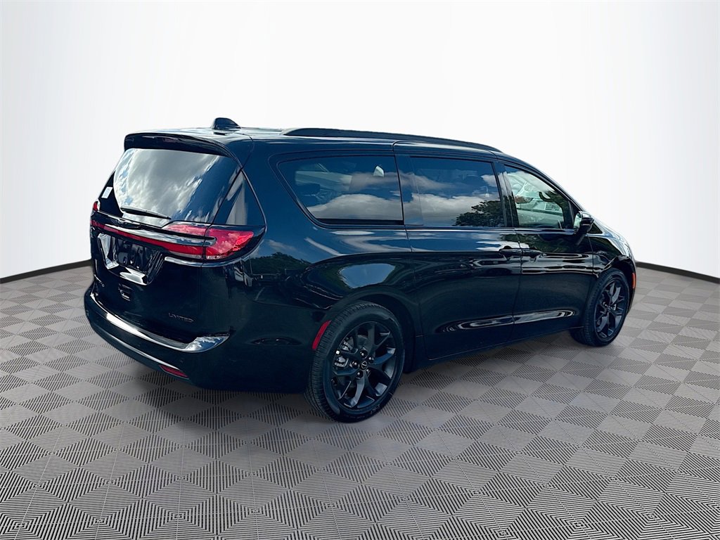 New 2026 Chrysler Pacifica Limited w/ S Appearance Package image 5