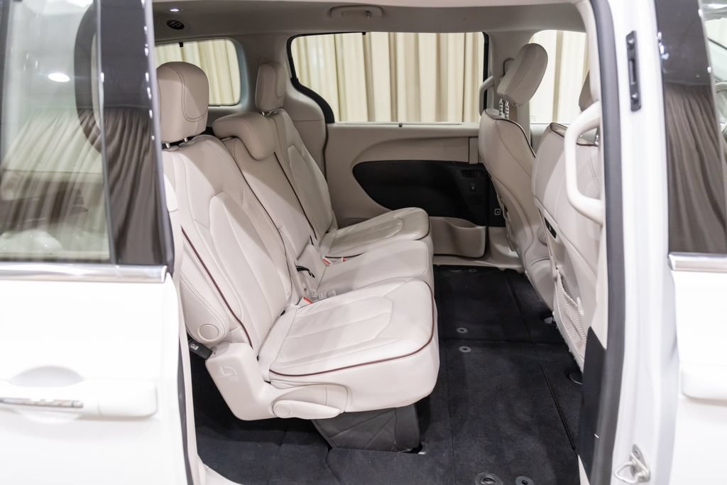 Used 2019 Chrysler Pacifica Limited FWD image 13