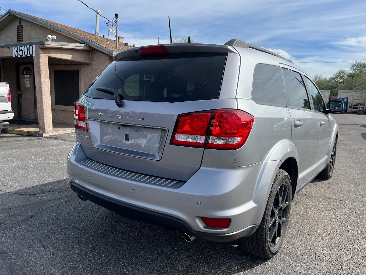 Used 2019 Dodge Journey SE FWD image 3