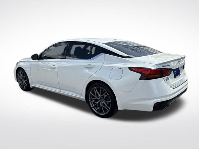 Used 2023 Nissan Altima 2.0 SR FWD image 3