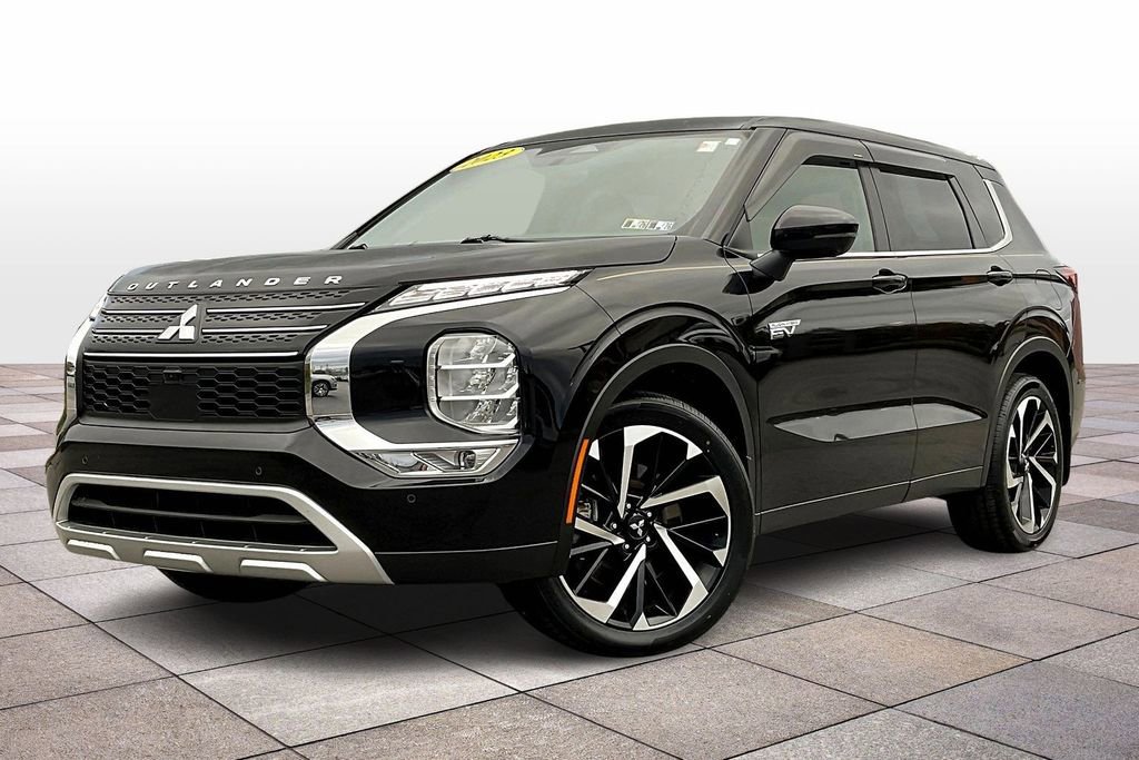Used 2023 Mitsubishi Outlander SE image 2