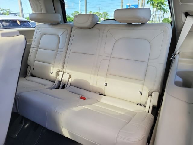 Used 2021 Lincoln Navigator Reserve w/ Luxury Package AWD/4WD image 13