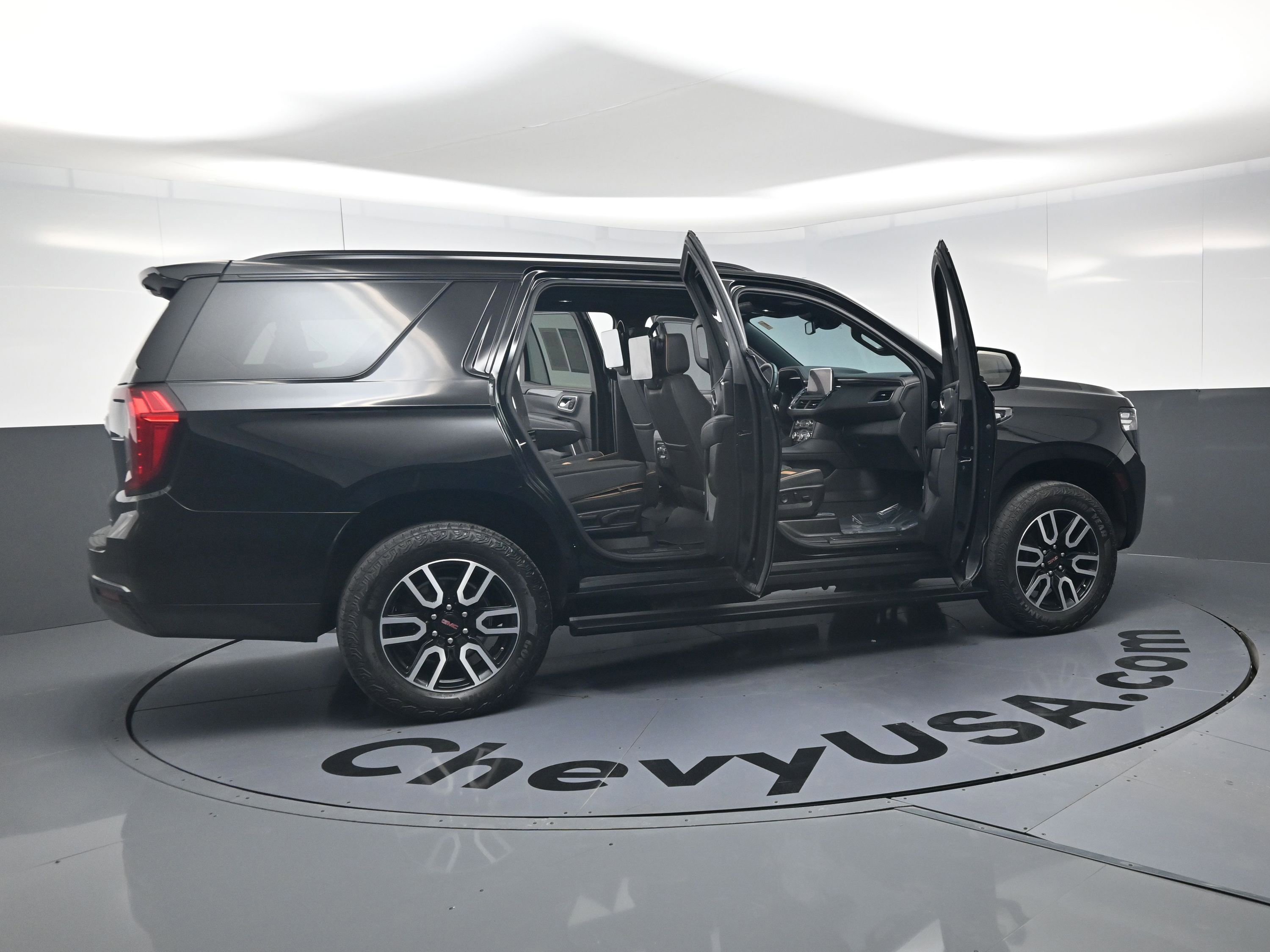 Used 2024 GMC Yukon AT4 w/ Technology Package image 26