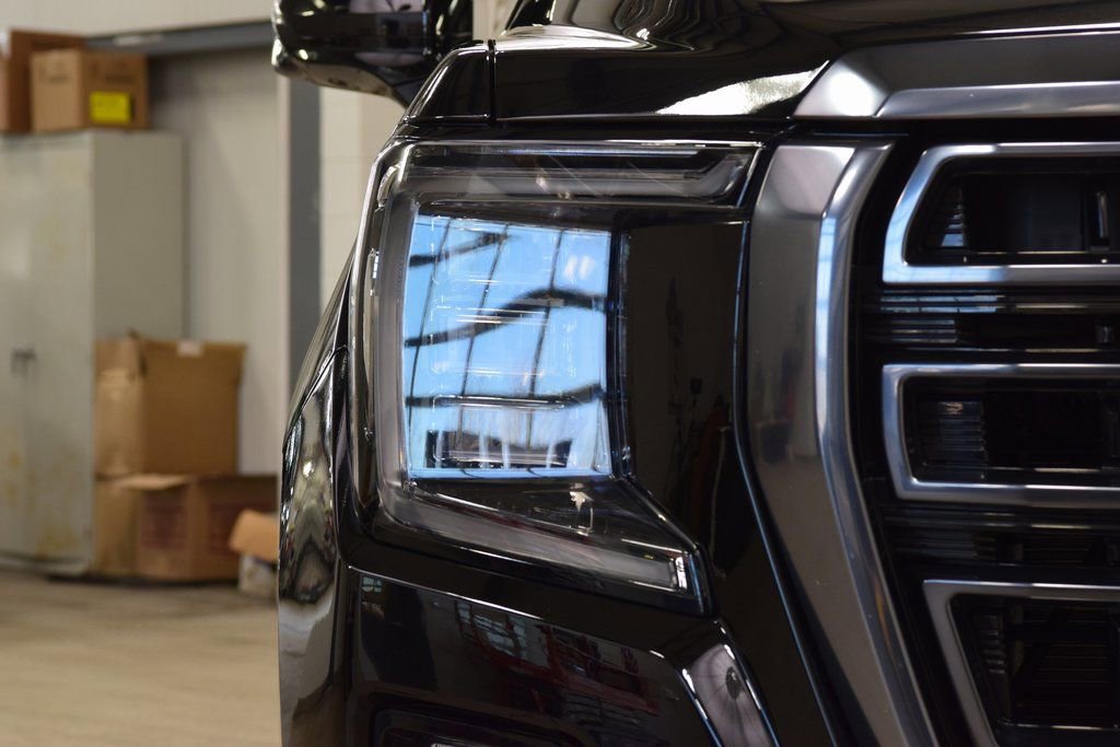 Used 2024 GMC Yukon AT4 w/ Technology Package AWD/4WD image 12