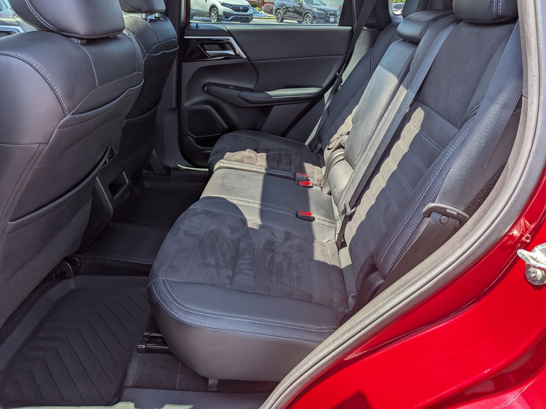 Used 2023 Mitsubishi Outlander SE image 30