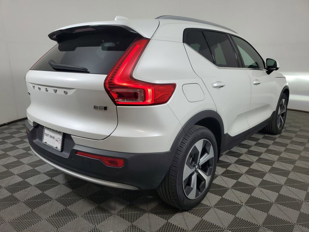 Used 2023 Volvo XC40 B5 Plus w/ Driver Assist Package image 5