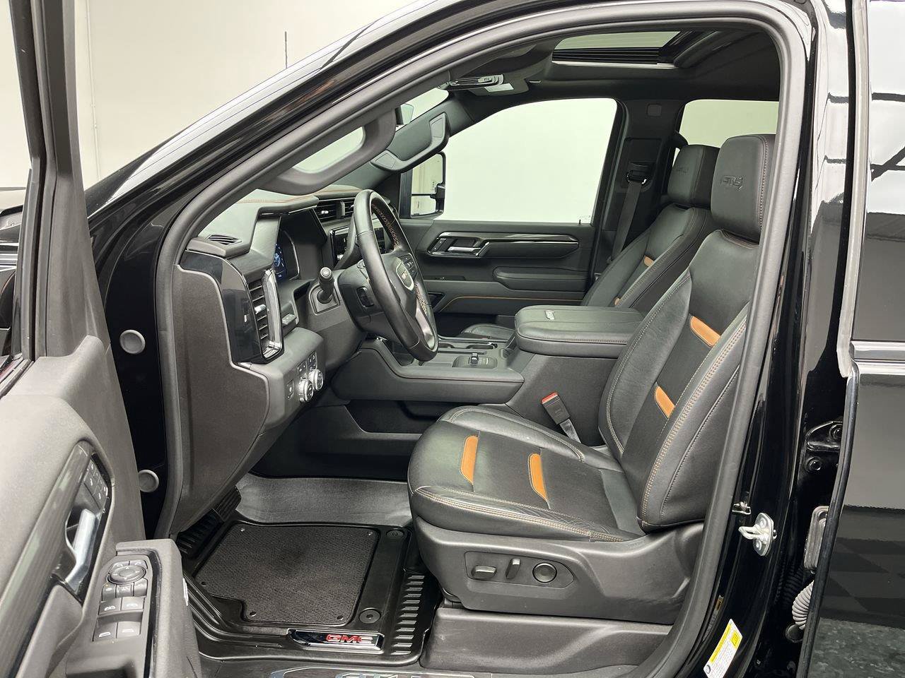 Certified 2025 GMC Sierra 2500 AT4 w/ AT4 Premium Plus Package AWD/4WD image 3