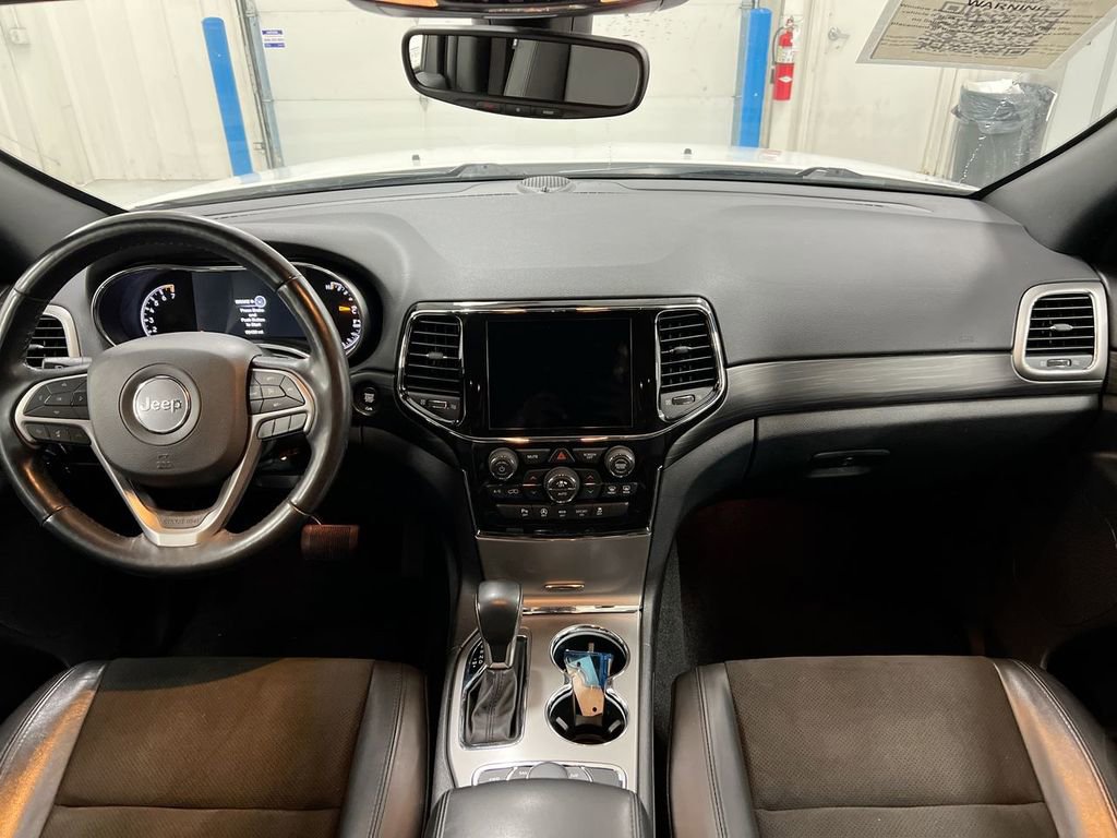 Used 2022 Jeep Grand Cherokee Laredo X image 10