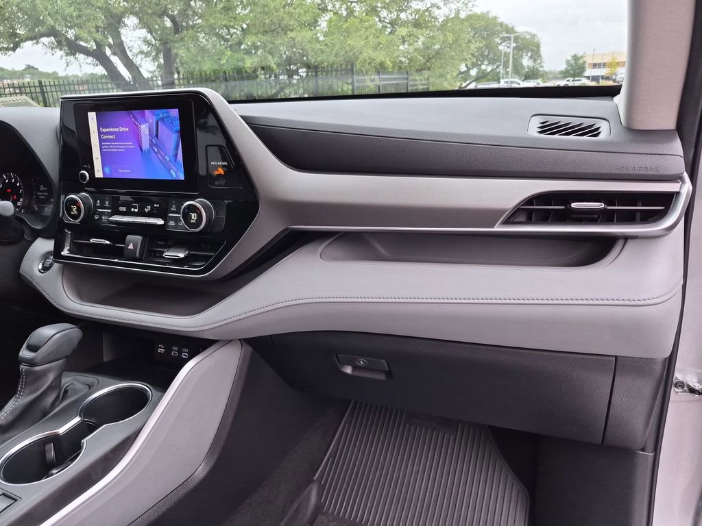 Used 2023 Toyota Highlander L FWD image 39