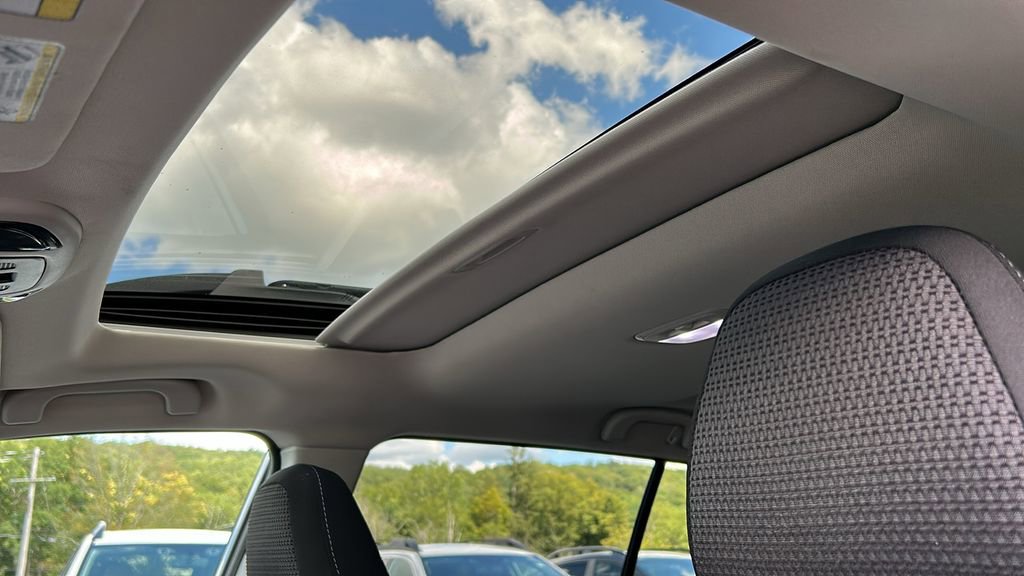 Used 2025 Subaru Outback Premium image 16