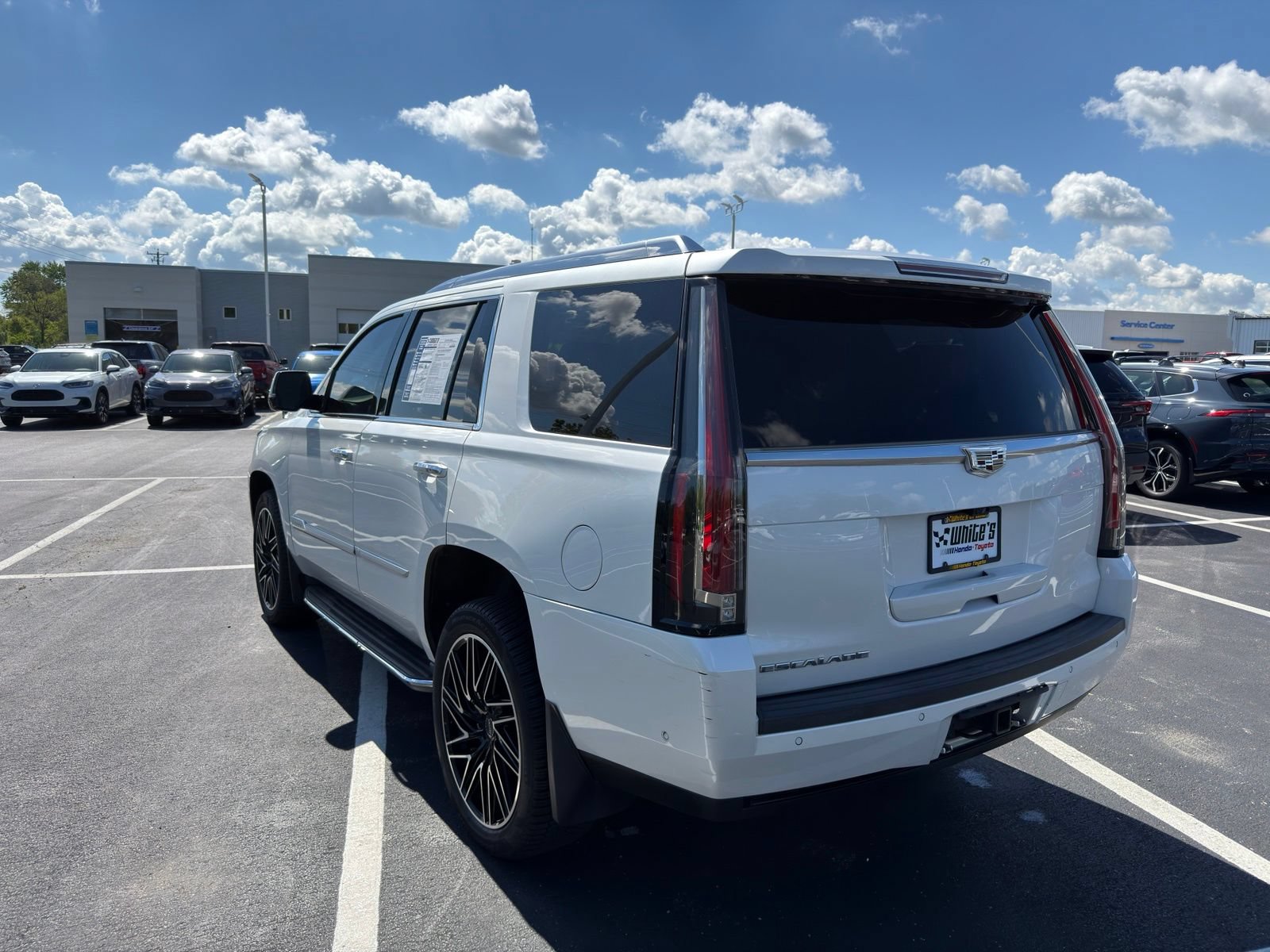 Used 2018 Cadillac Escalade Luxury AWD/4WD image 4