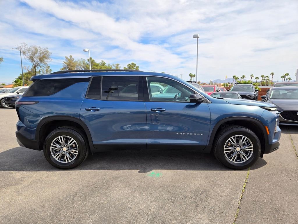 Used 2025 Chevrolet Traverse LT AWD/4WD image 7