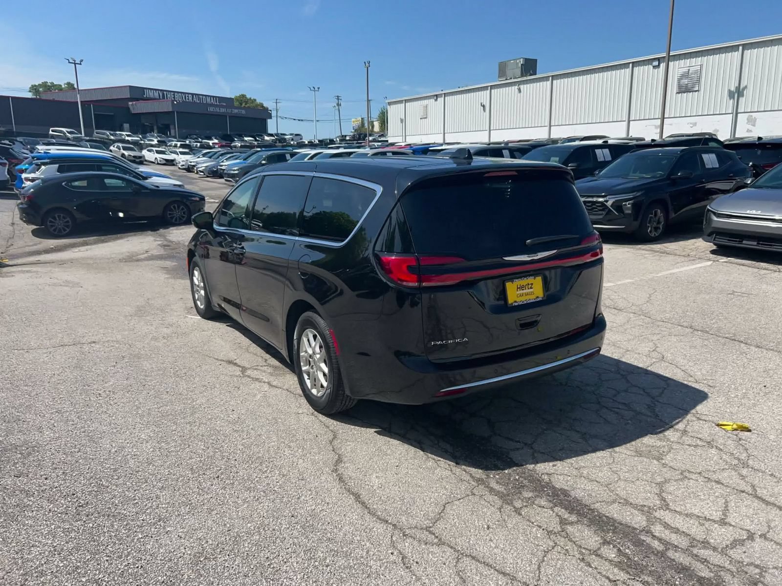 Used 2025 Chrysler Pacifica Select FWD image 10