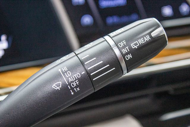 Used 2023 Cadillac Escalade ESV Premium Luxury Platinum w/ LPO, Radiant Package image 30