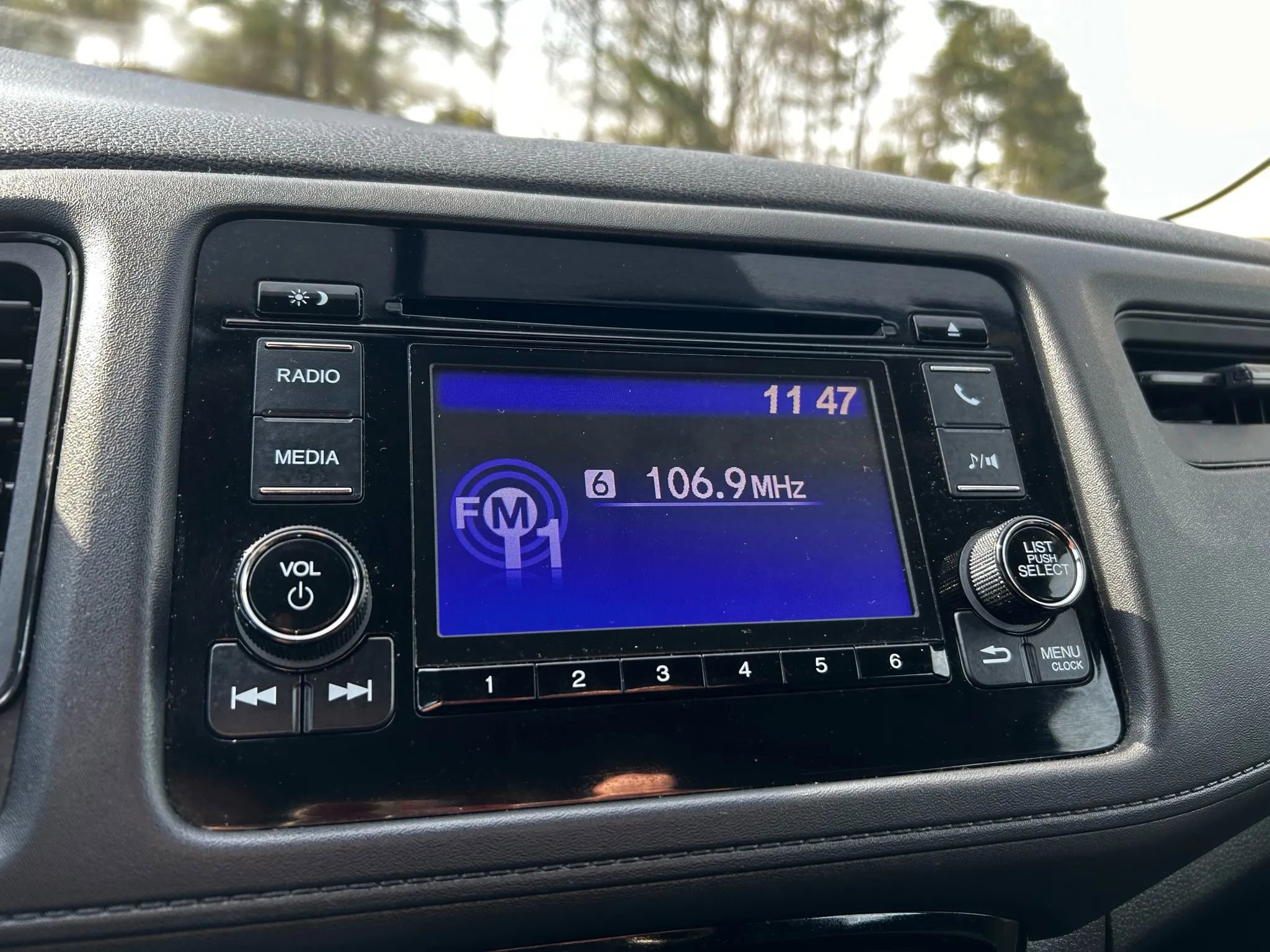 Used 2021 Honda HR-V LX image 18