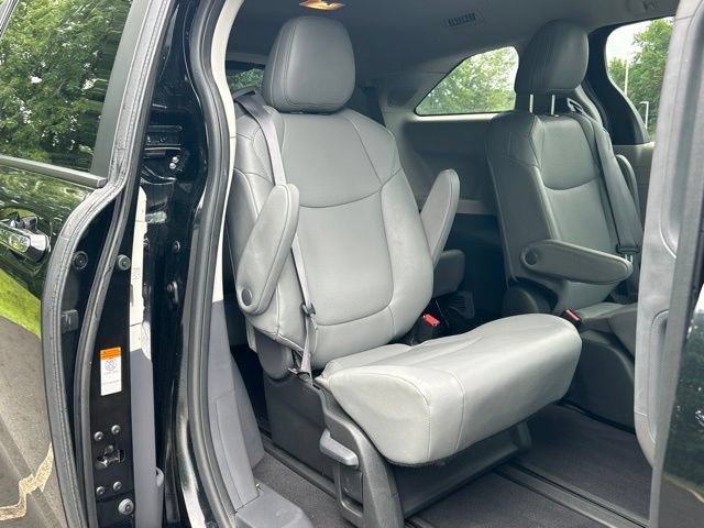 Used 2024 Toyota Sienna XLE w/ XLE Plus Package AWD/4WD image 50