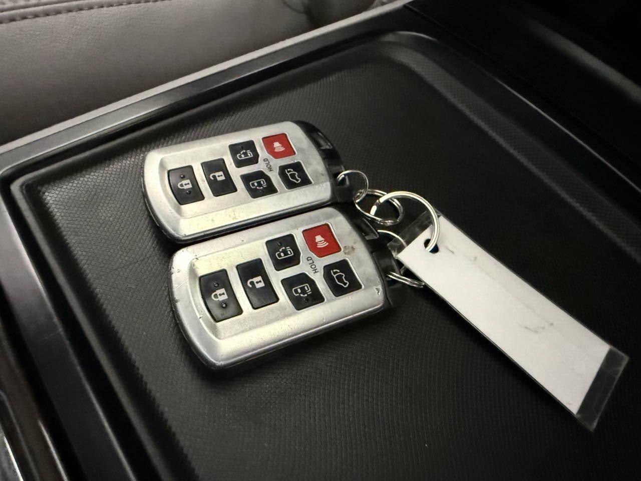 Used 2015 Toyota Sienna XLE w/ XLE Navigation Package FWD image 13