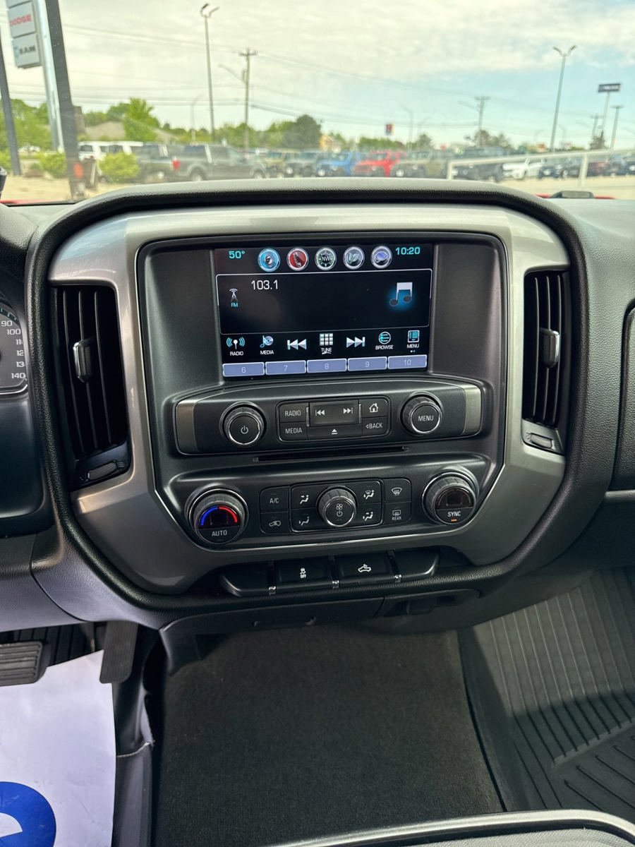 Used 2018 Chevrolet Silverado 1500 LT w/ LT Eassist Package AWD/4WD image 15