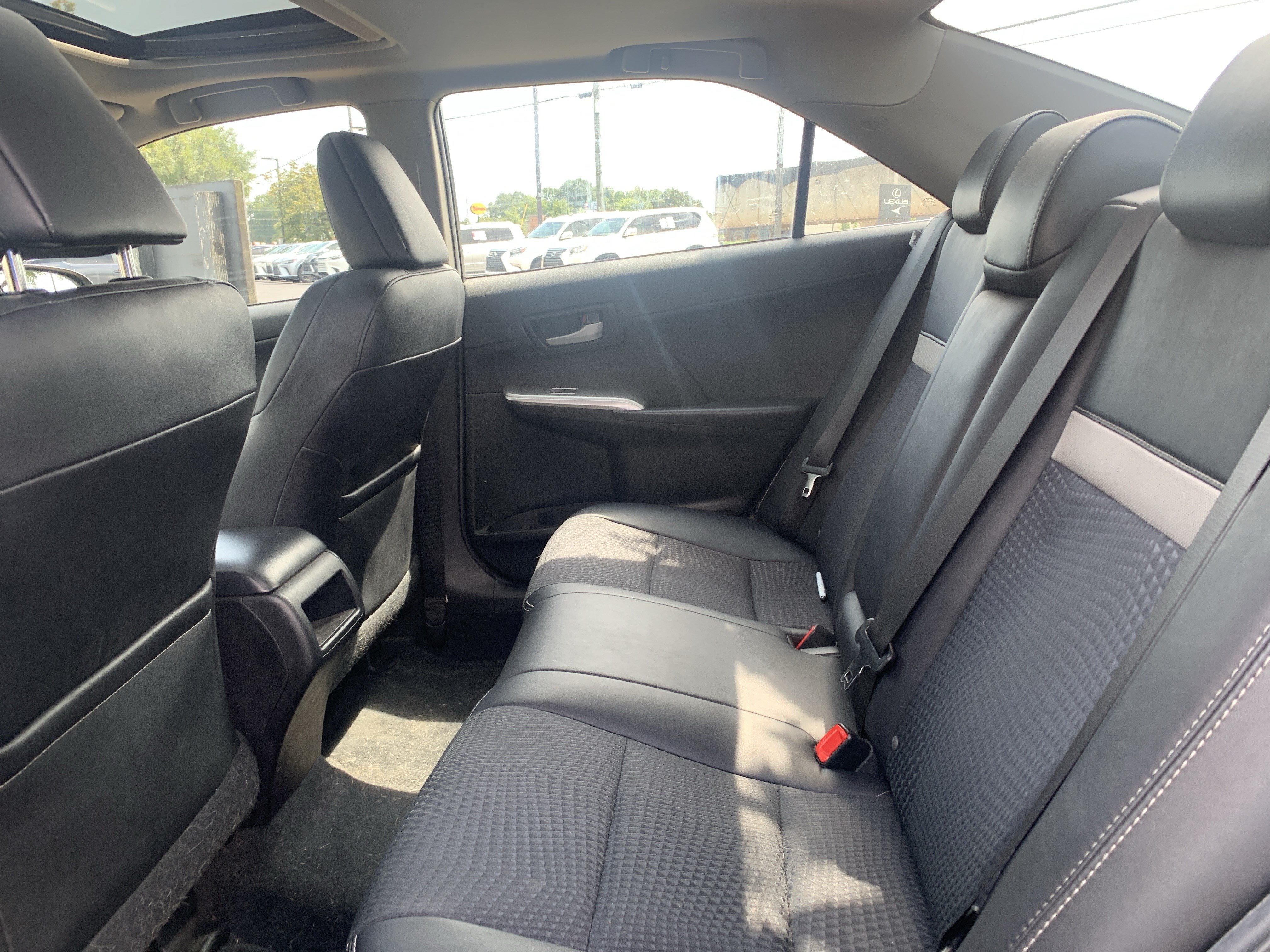 Used 2014 Toyota Camry SE w/ Moonroof Package FWD image 27