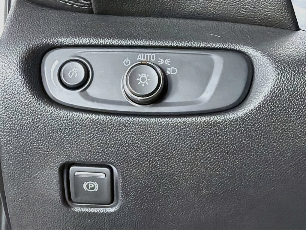 Used 2020 Chevrolet Blazer LT FWD image 15