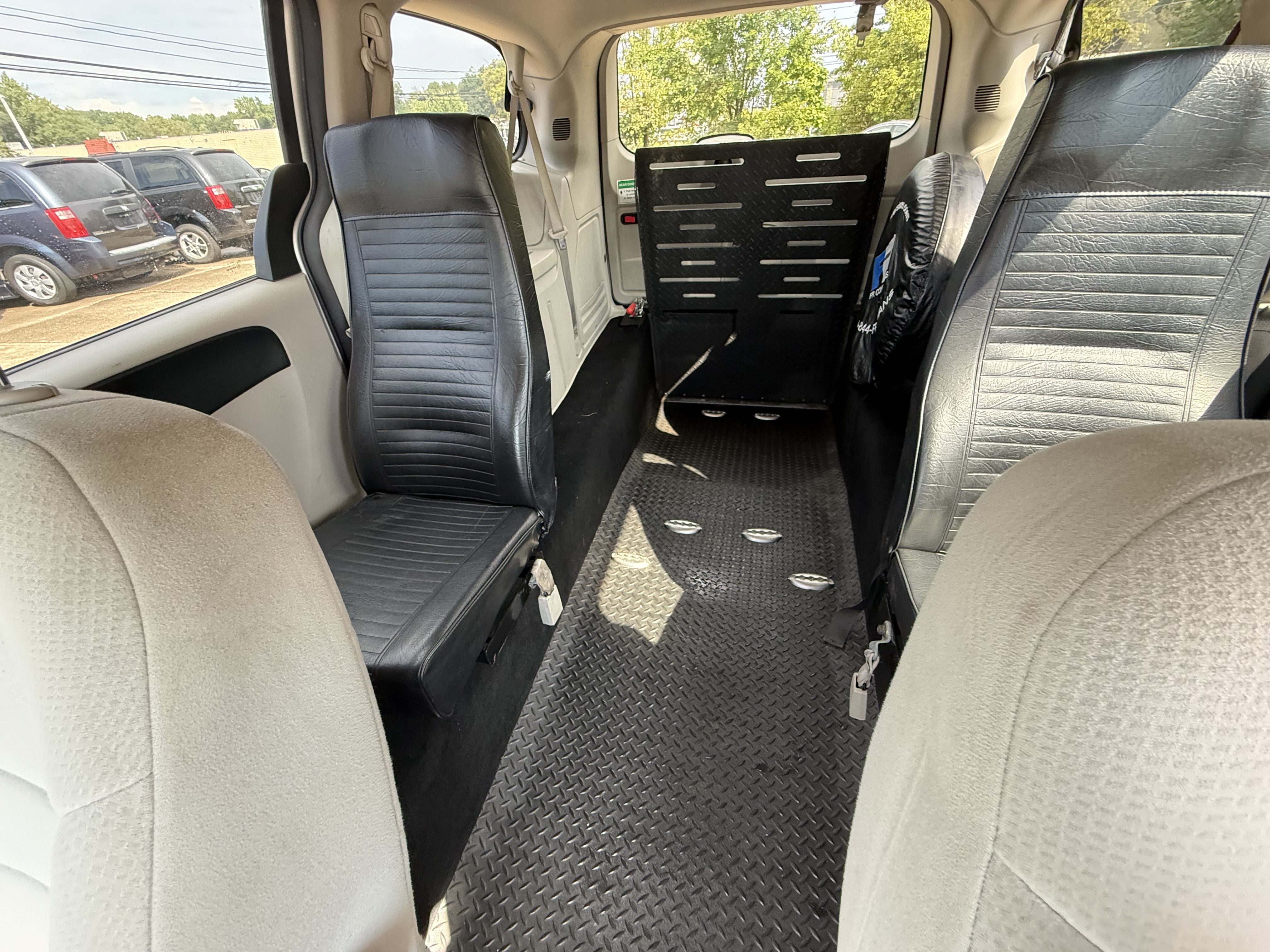 Used 2011 Dodge Grand Caravan Mainstreet FWD image 25