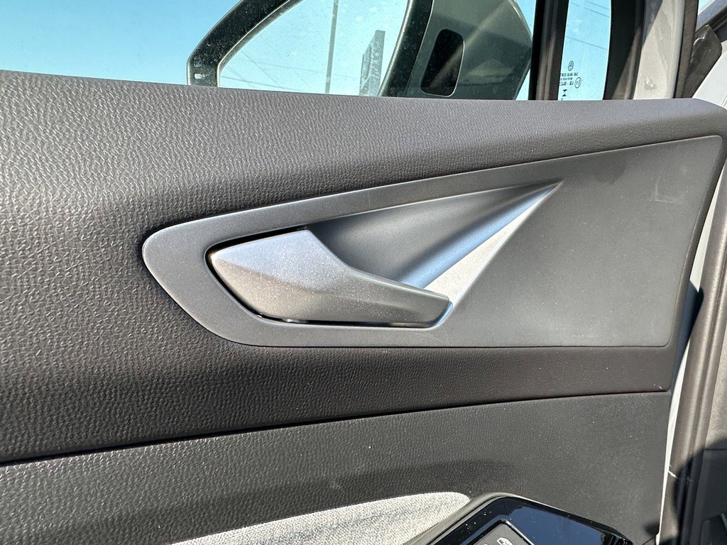 New 2025 Volkswagen ID.4 Pro AWD/4WD image 17