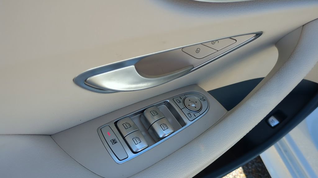 Used 2023 Mercedes-Benz E 450 Cabriolet image 13