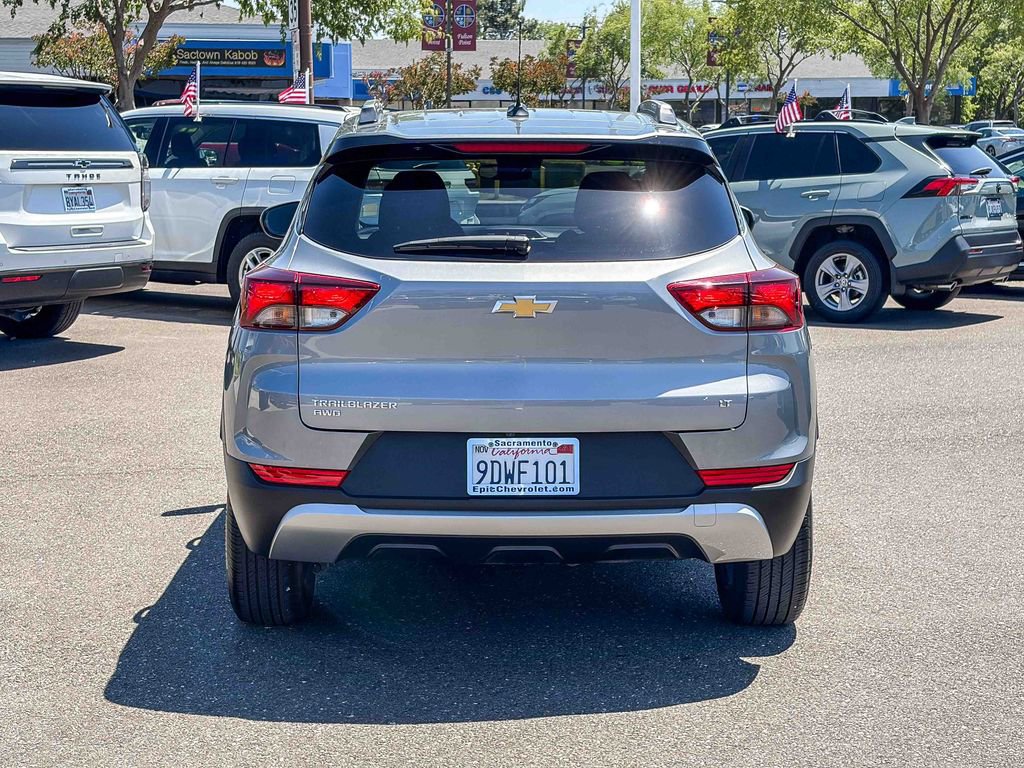 Used 2023 Chevrolet TrailBlazer LT AWD/4WD image 3