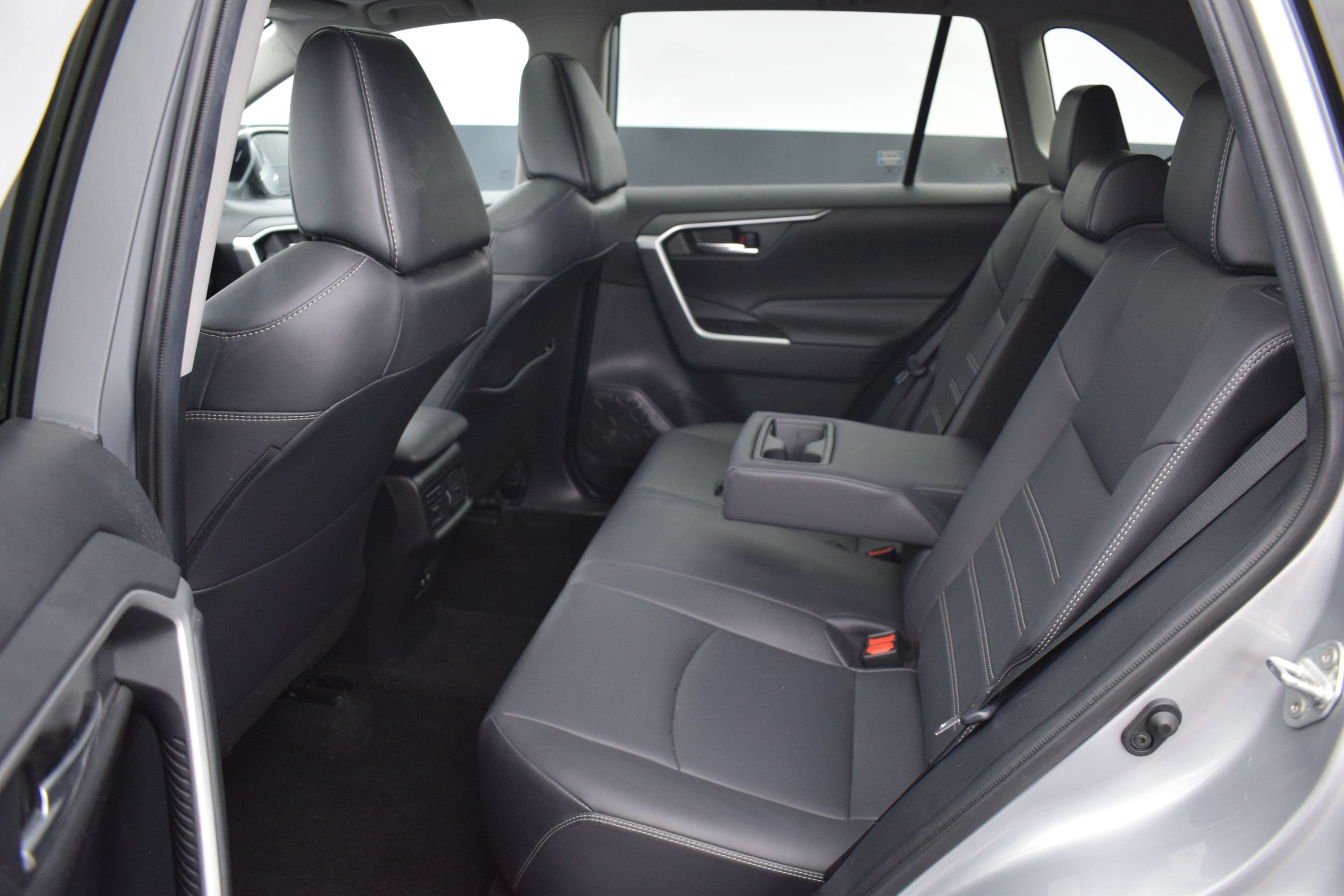 Used 2020 Toyota RAV4 XLE Premium AWD/4WD image 12