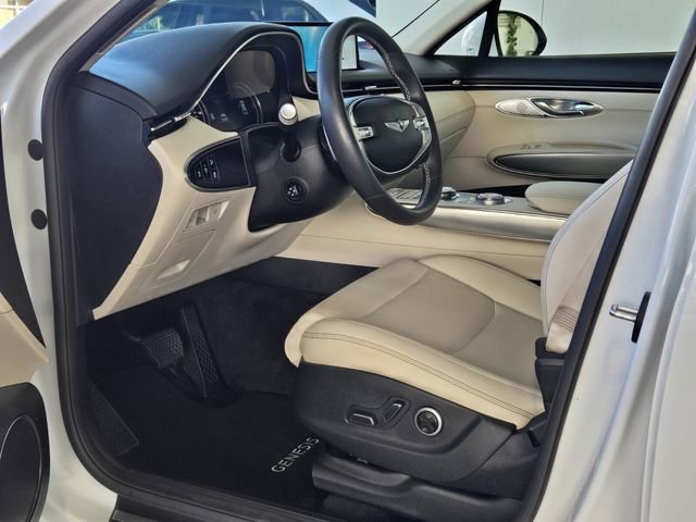 Used 2025 Genesis GV70 2.5T w/ Select Package image 14