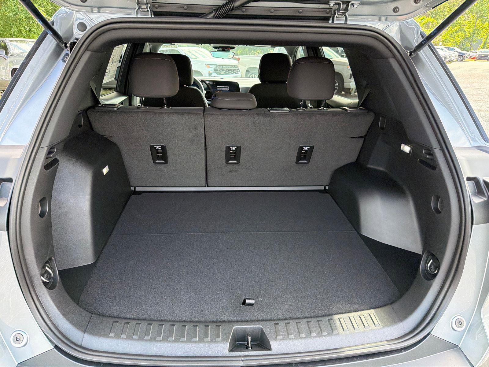 New 2026 Chevrolet Equinox LT w/ Safety and Technology Package FWD image 18