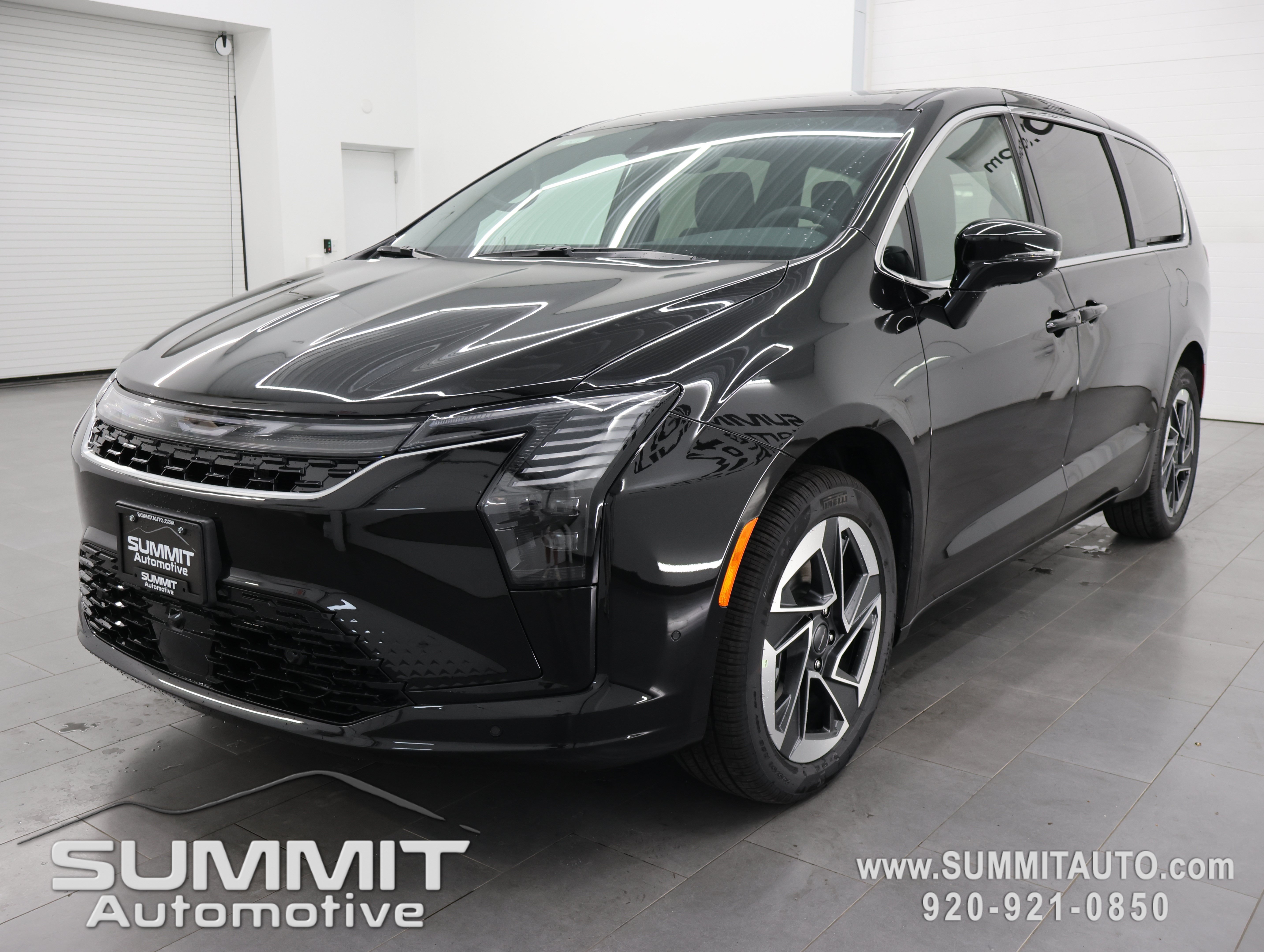 New 2027 Chrysler Pacifica Limited AWD/4WD image 7