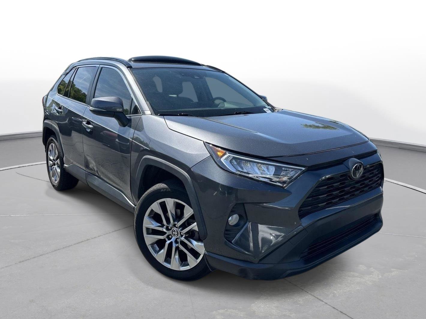 Used 2020 Toyota RAV4 XLE Premium FWD image 4