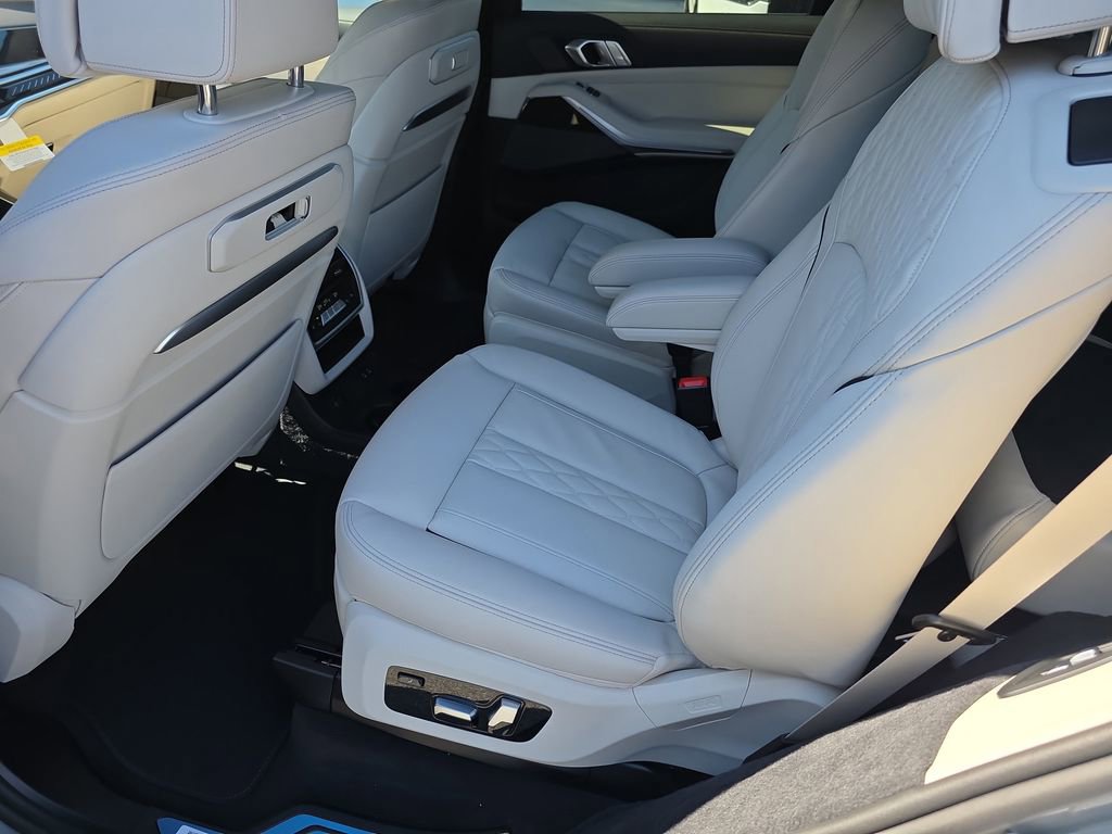 New 2026 BMW X7 M60i image 10