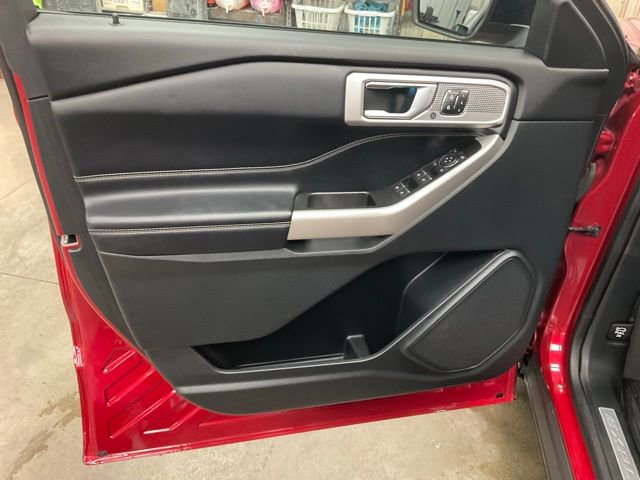 Used 2021 Ford Explorer Limited w/ Equipment Group 301A AWD/4WD image 4