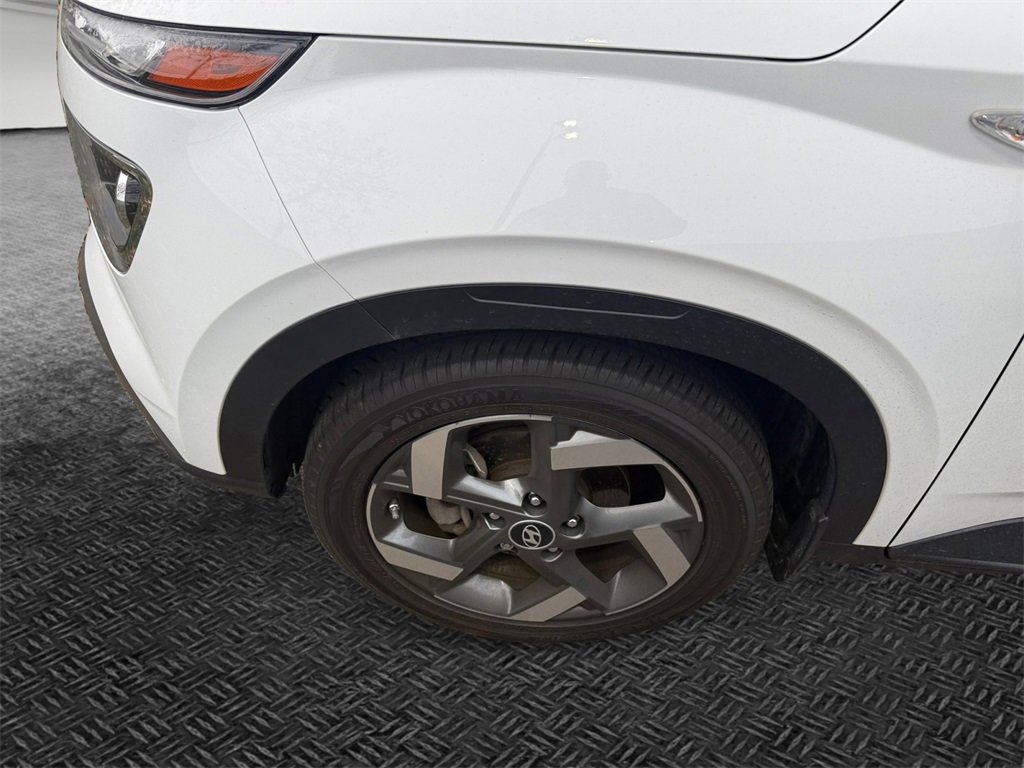 Used 2022 Hyundai Venue SEL image 11