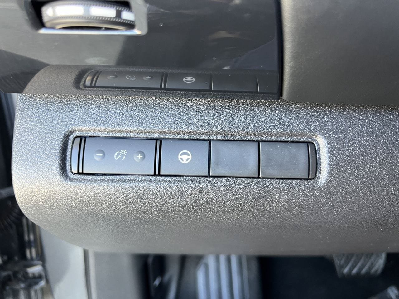 Used 2024 Nissan Pathfinder SV AWD/4WD image 13