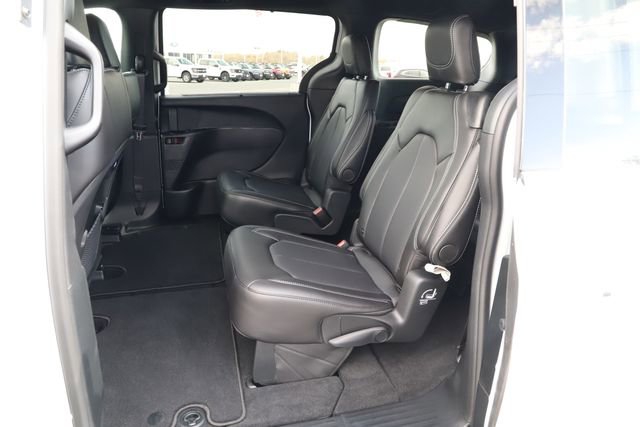 Used 2026 Chrysler Pacifica Select FWD image 19