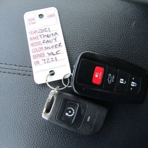 Used 2021 Toyota RAV4 XLE Premium image 24