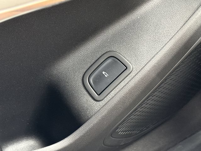 Used 2026 Chevrolet Traverse LT FWD image 19