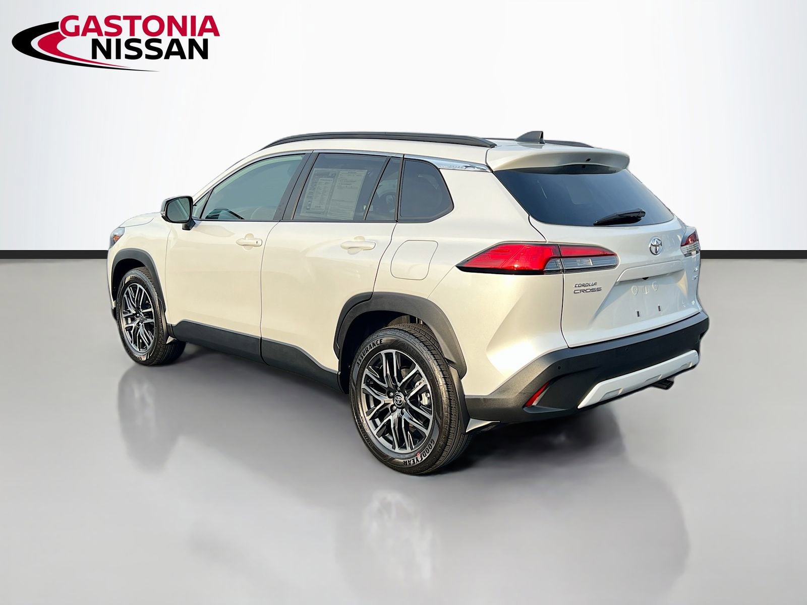 Used 2026 Toyota Corolla Cross XLE w/ Convenience Package image 6