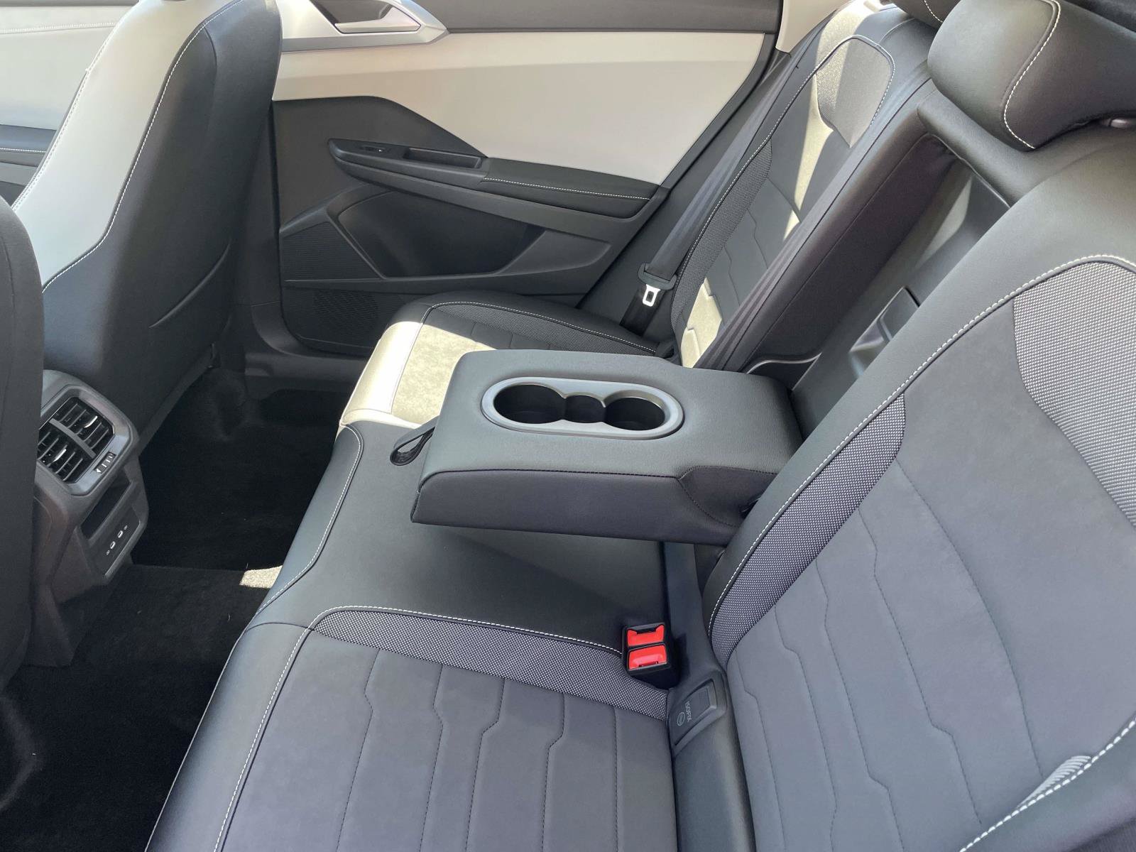 New 2026 Volkswagen Taos SE FWD image 21