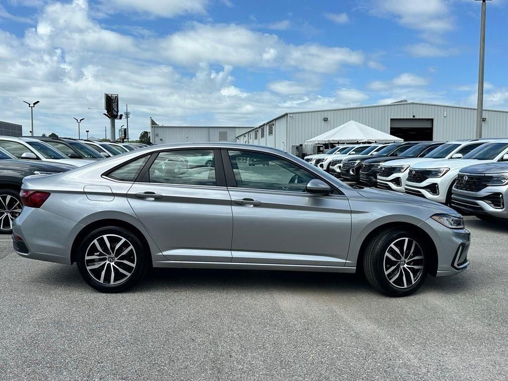 New 2026 Volkswagen Jetta SE FWD image 5