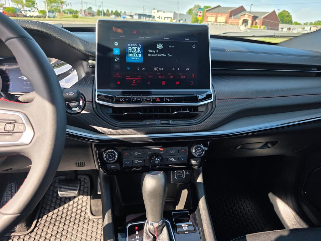 Used 2025 Jeep Compass Trailhawk image 21