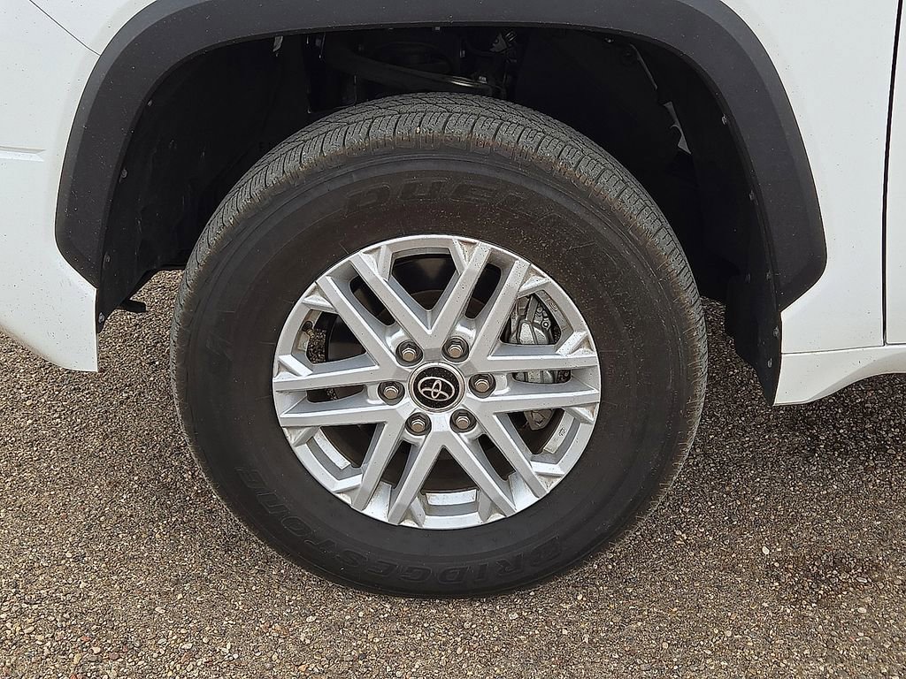 Used 2022 Toyota Tundra SR5 w/ SR5 Convenience Package image 11