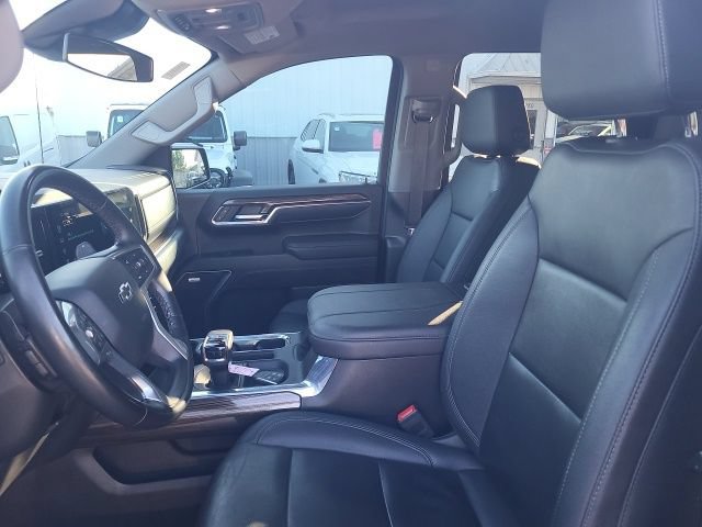 Used 2023 Chevrolet Silverado 1500 RST w/ Redline Edition AWD/4WD image 9